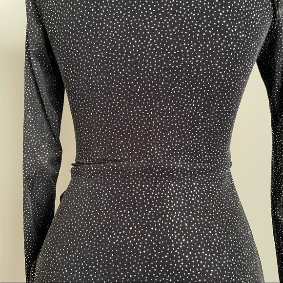 ⭐️HOST PICK 🤩NEW Black Glitter Bodycon Dress 🖤 -Twist knot gathered🪩 - Picture 7 of 10